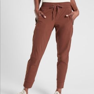 Athleta Trekkie North Jogger in cognac brown